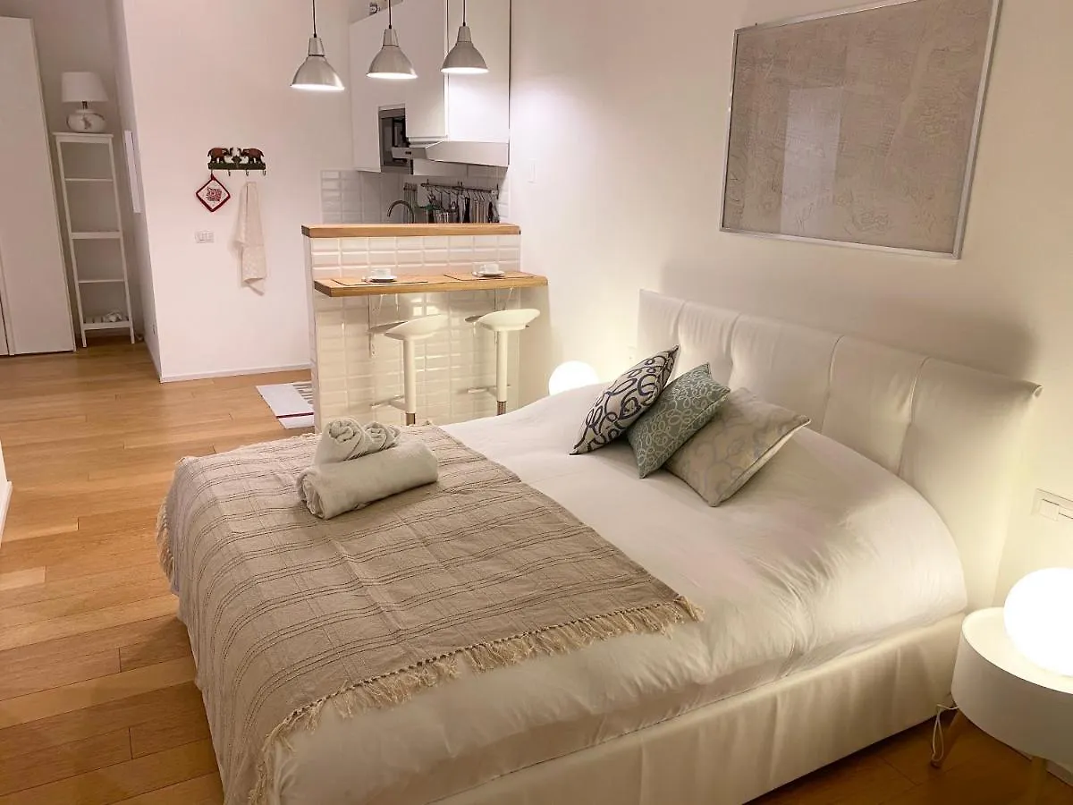 Repubblica One Room Apartment Milánó 0*,  Olaszország