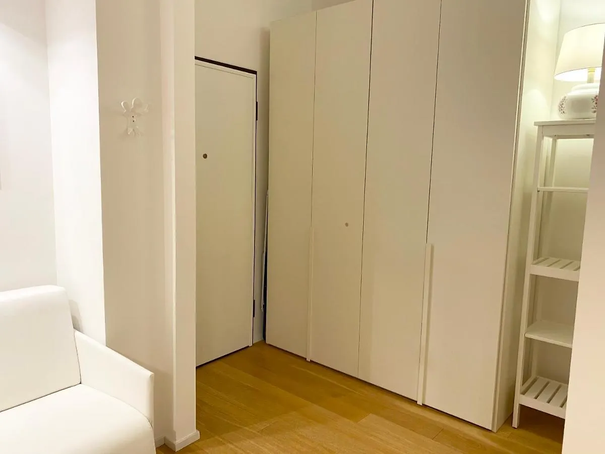 Panzió Repubblica One Room Apartment Milánó