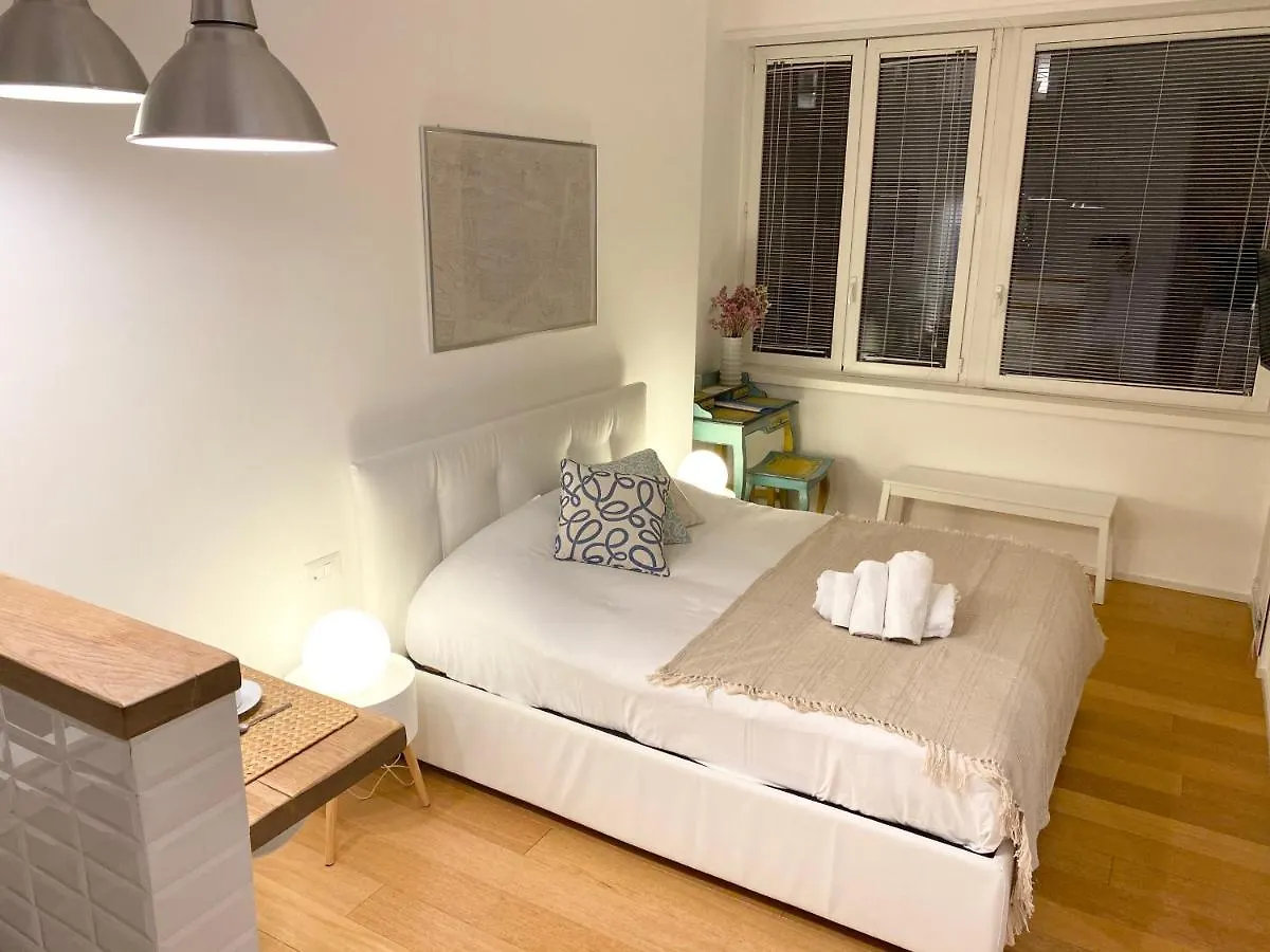 Repubblica One Room Apartment Milánó Panzió