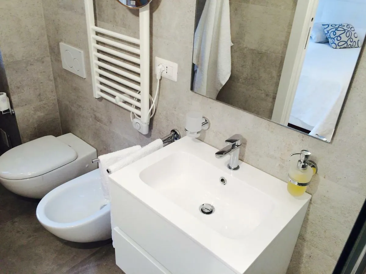 Repubblica One Room Apartment Milánó Panzió